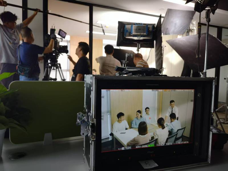 淮滨县TVC拍摄公司：科技产品视觉化大师，诠释未来感与功能美学
